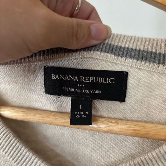 Banana Republic luxe blend size large Men's Gray V-Neck Sweater premium - Picture 6 of 7